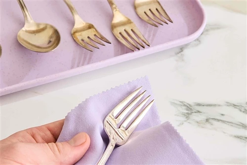 Cat Apa Yang Terbaik Untuk Mengembalikan Kilau Peralatan Makan Stainless Steel?
